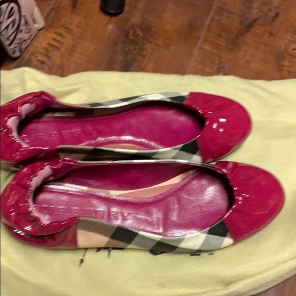 Burberry Flats - Picture 1 of 7